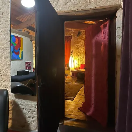 Loveroom Adults-only Maillezais